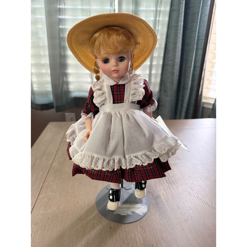 Madame Alexander McGuffey Ana Doll 1394 Red Plaid Dress Straw Hat Box Stand